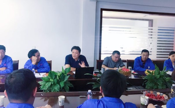 鮑教授與江蘇江河機械員工合影