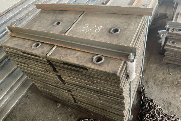 熔煉鏡面復(fù)合耐磨襯板廠家給您按需定制！[江河]