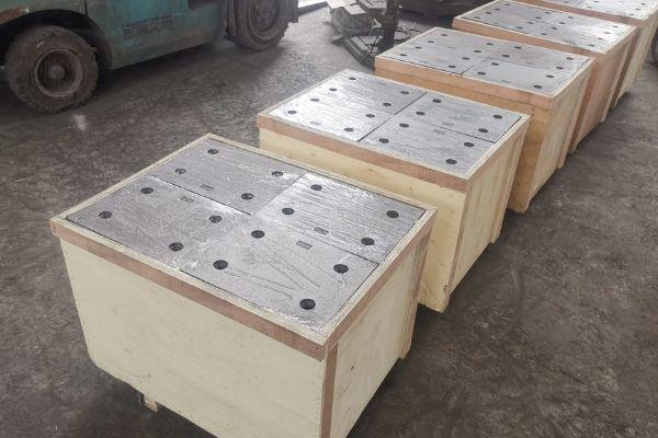 高強(qiáng)度高鉻合金熔煉復(fù)合耐磨板